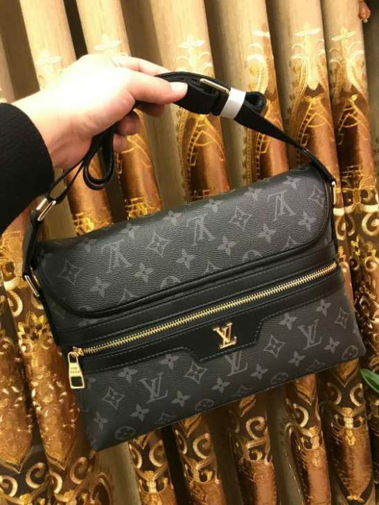 Picture of Louis Vuitton Mens Bags _SKUfw107709481fw